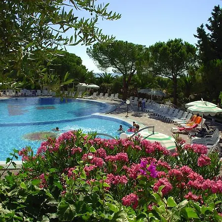 Ξενοδοχείο με διαμερίσματα Villaggio Club Altalia 3*